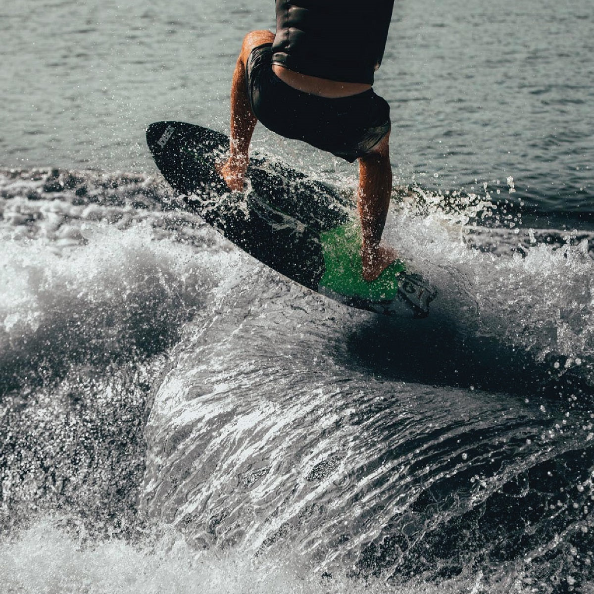 ACCELERATE WAKESURFER